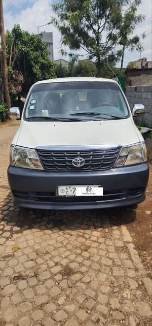 Toyota Hiace D4D Half van