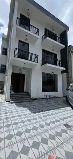 Modern G+2 House in Ayat