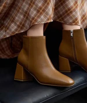 Low heel ankle boots