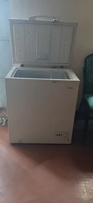 Midea Chest Freezer 142L
