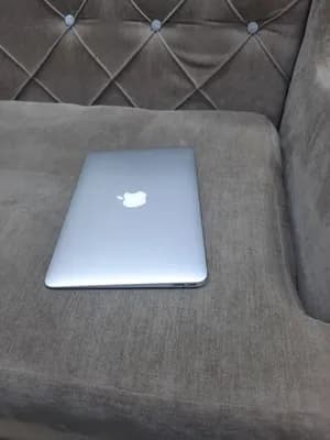 MacBook Air intel Core i5