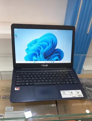 Asus laptop 256GB SSD 8GB 14.1 inch